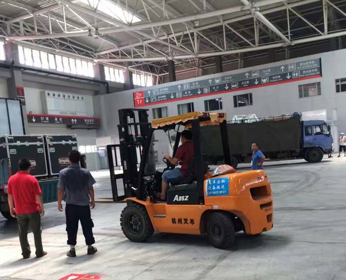 第十九屆國際機床展會設備搬運展示案例