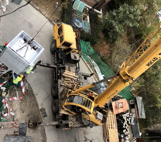 高新區(qū)制藥廠烘干設備四樓吊裝