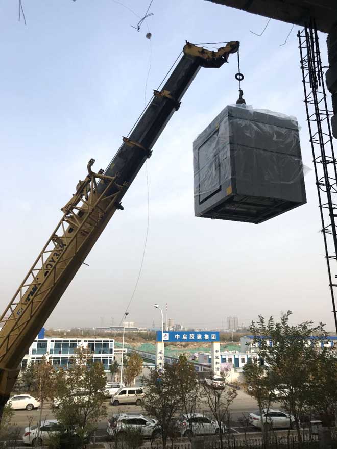 高新區(qū)制藥廠烘干設備四樓吊裝