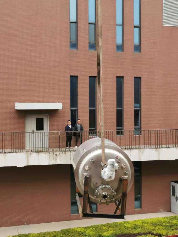 青島滅菌柜設(shè)備吊裝