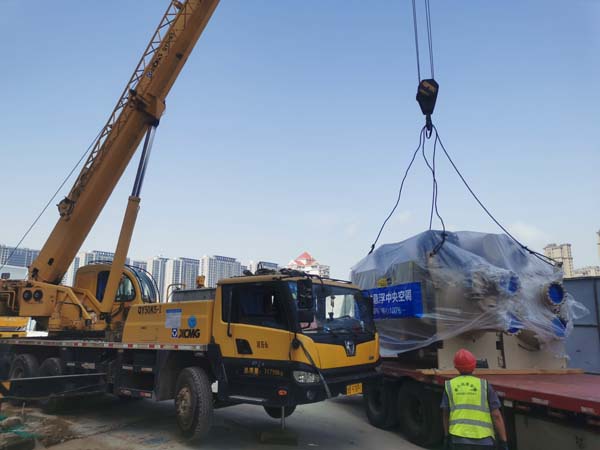 青島市博物館二期大型設(shè)備吊裝現(xiàn)場(chǎng)