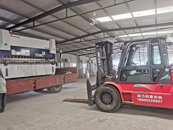 中國(guó)科學(xué)院院青島能源所設(shè)備搬運(yùn)運(yùn)輸現(xiàn)場(chǎng)