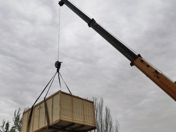 青島黃島區(qū)中德生態(tài)園滅菌器設(shè)備吊裝